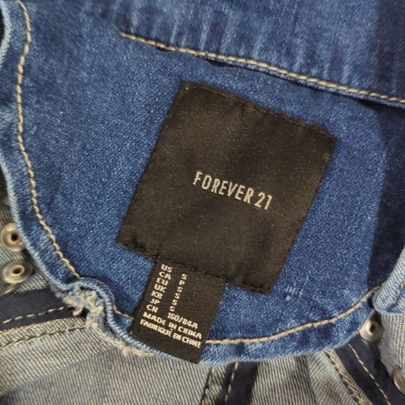 Forever 21 Studded Jean Jacket Size Small Medium Wash Denim - Picture 6 of 9